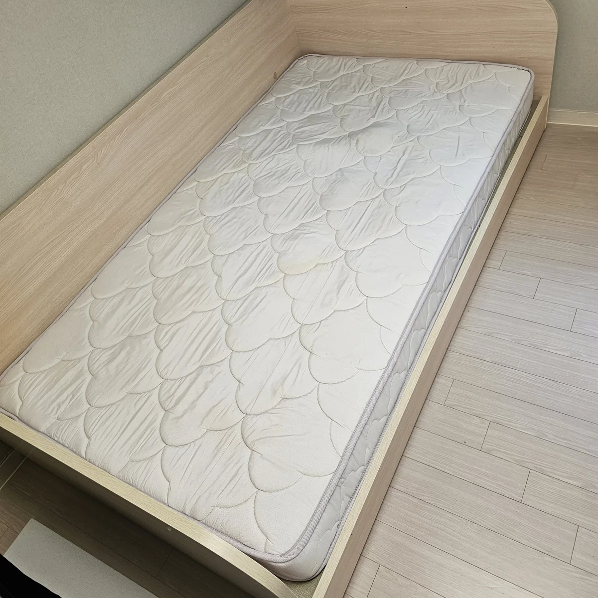 오줌 얼룩제거 습식케어 작업 현장사진 2